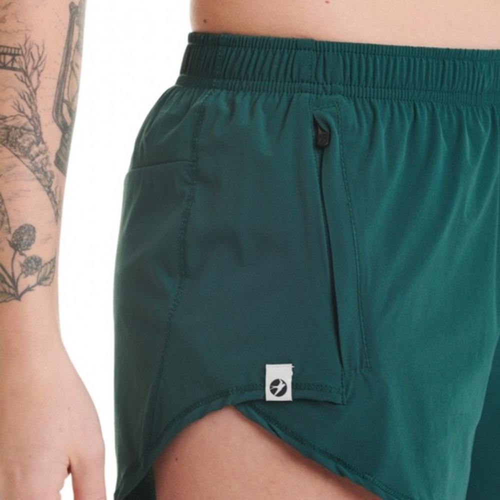 ISO Oiselle flyout shorts size 8